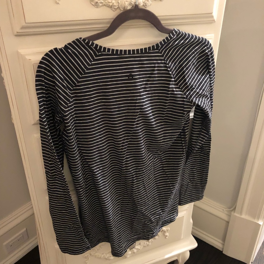 Lululemon Long Sleeve Size 4 (NWOT) - Picture 2 of 4